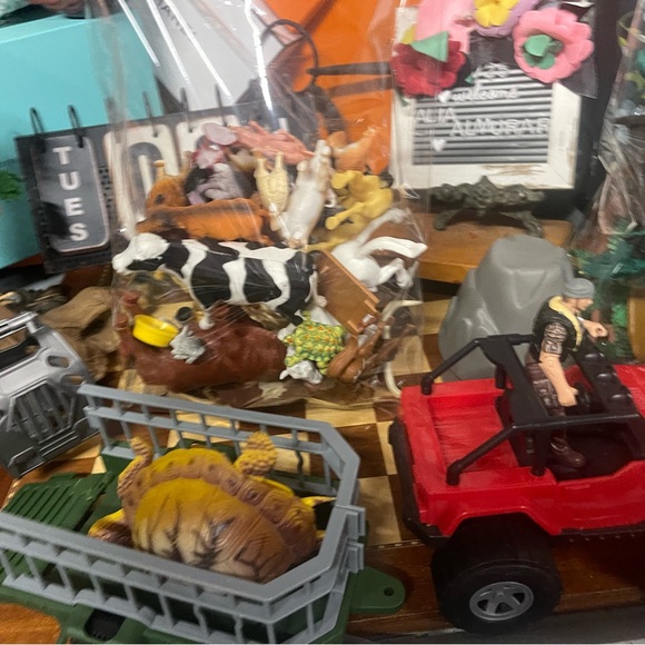 Large dinosaur - Picture 5 of 8